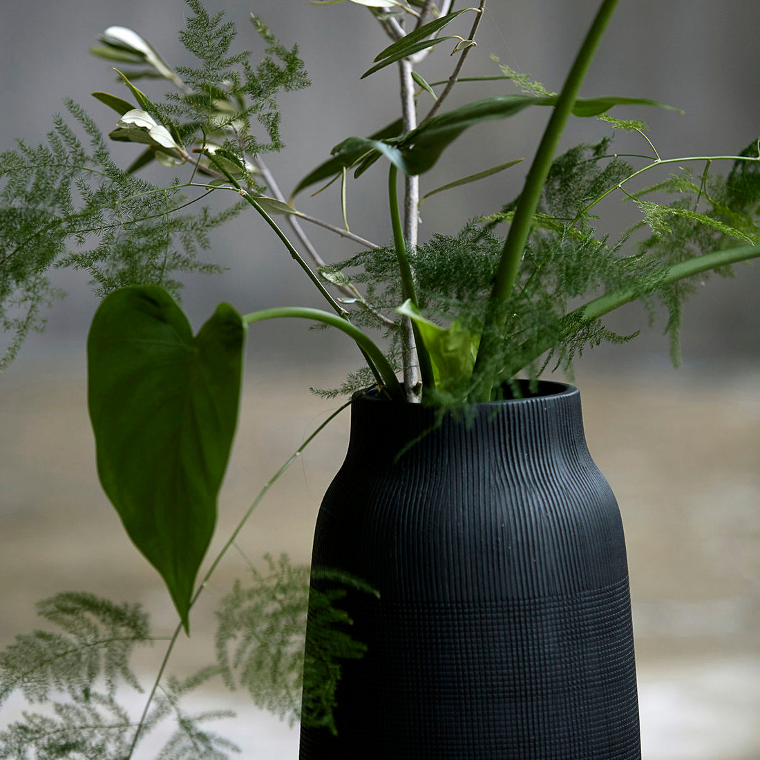 Hausarzt - Vase, Groove, Schwarz - H: 35 cm, Dia: 16 cm