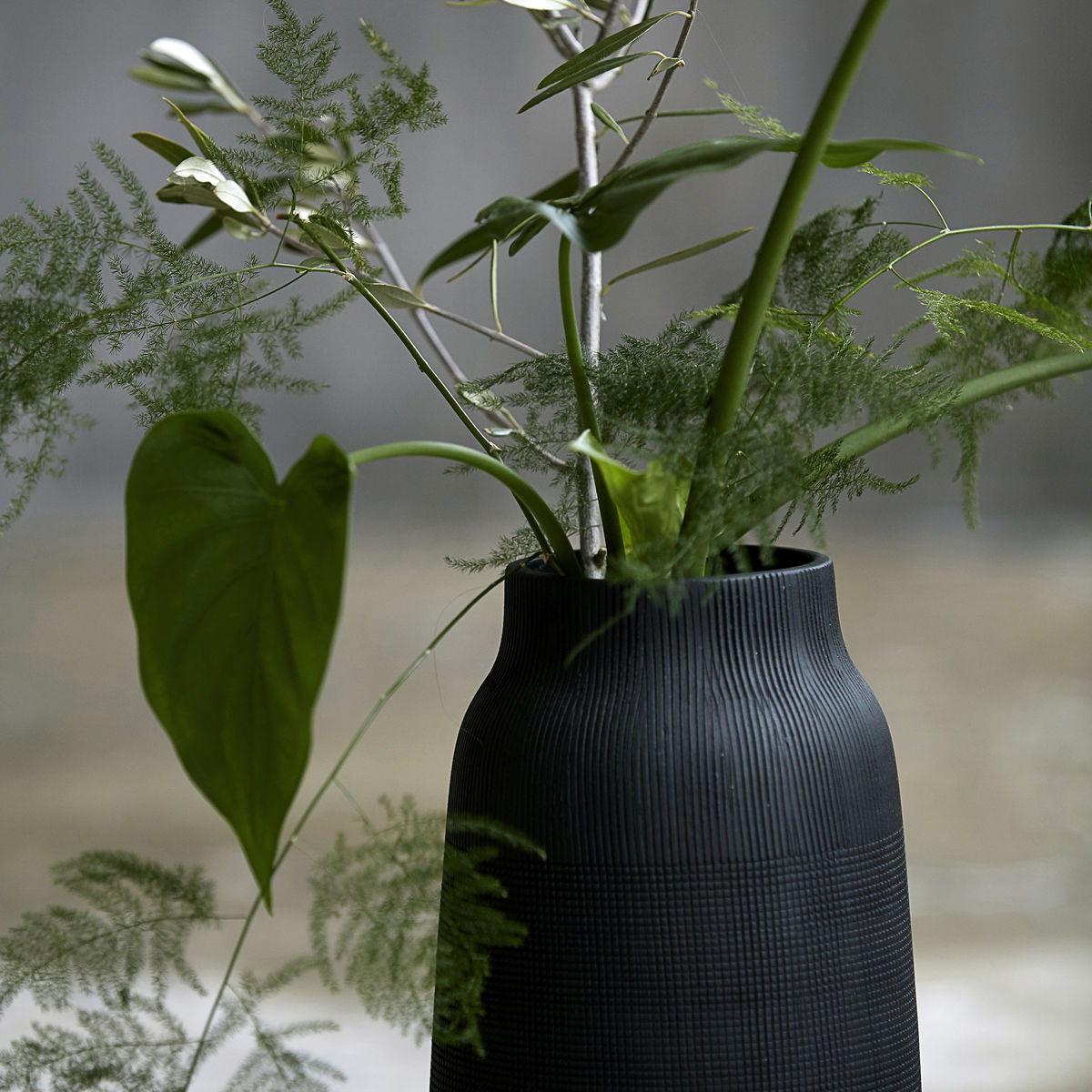 Hausarzt - Vase, Groove, Schwarz - H: 35 cm, Dia: 16 cm